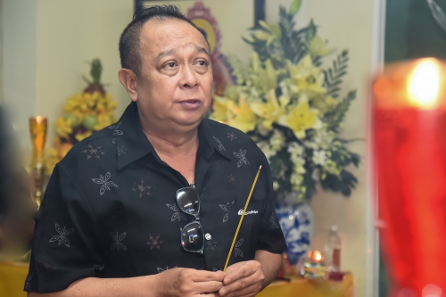 Võ Tòng, bé An của Đất Phương Nam viếng nghệ sĩ Nguyễn Hậu